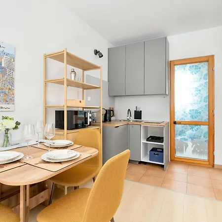 Apartamento Cozy With Workspace Near The Skm Station By Renters *