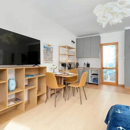 Cozy With Workspace Near The Skm Station By Renters